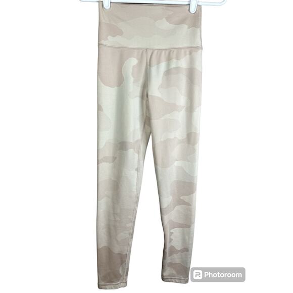 Offline By Aerie Light Pink Camouflage Print High Waisted Leggings Size Small - Picture 1 of 9
